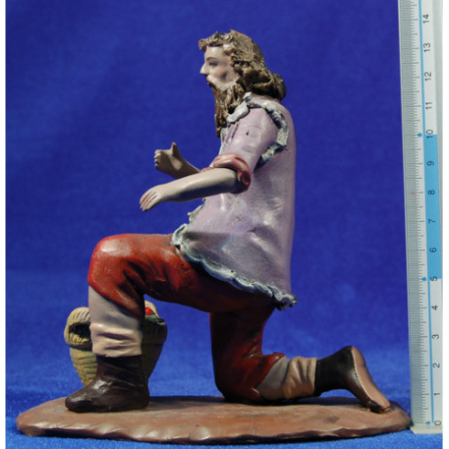 Pastore adorando con cesto di frutta 18 cm  terracotta dipinte Figuralia