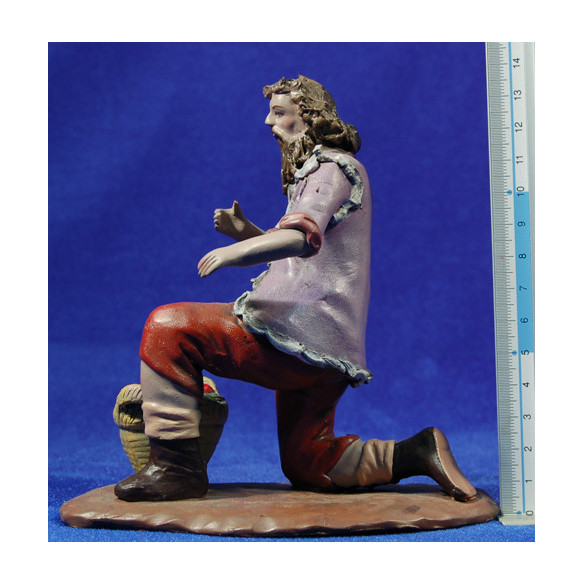 Shepherd addoring with a basket of fruits 18 cm clay painted Figuralia