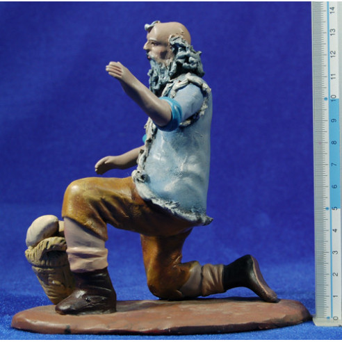 Pastor adorant amb cistell de pans 18 cm fang pintat Figuralia