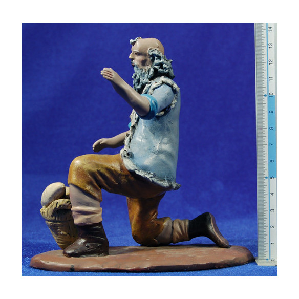 Shepherd addoring with a basket of bread 18 cm clay painted Figuralia