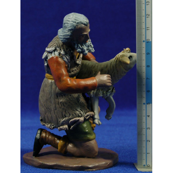 Shepherd addoring with lamb 18 cm clay painted Figuralia