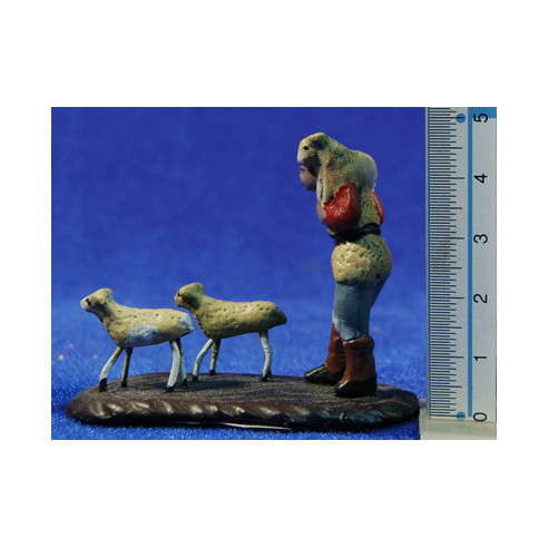 Pastor con corderos 5 cm barro pintado Figuralia