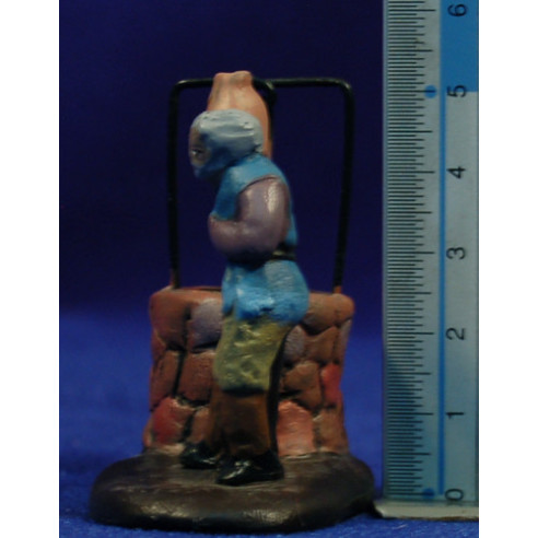 Pastor con pozo 5 cm barro pintado Figuralia