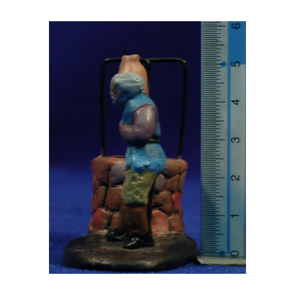 Pastor con pozo 5 cm barro pintado Figuralia