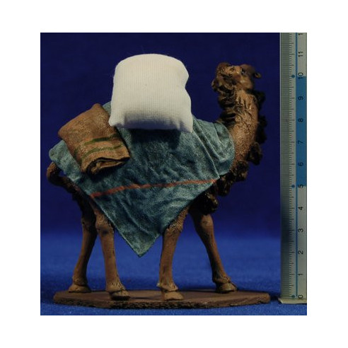 Camello de pie 10 cm ropa y barro Figuralia