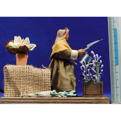 Woman watering movement 10 cm clay and clothes