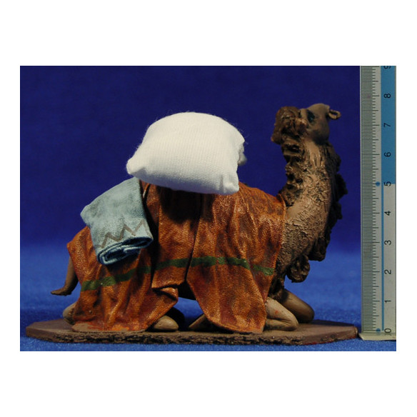 Camello sentado 10 cm ropa y barro Figuralia