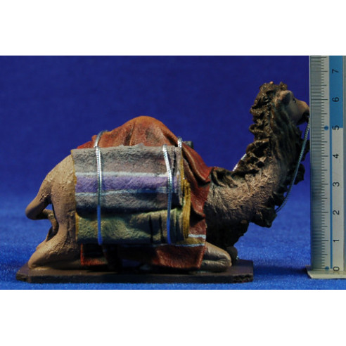 Camello sentado 8 cm ropa y barro Figuralia