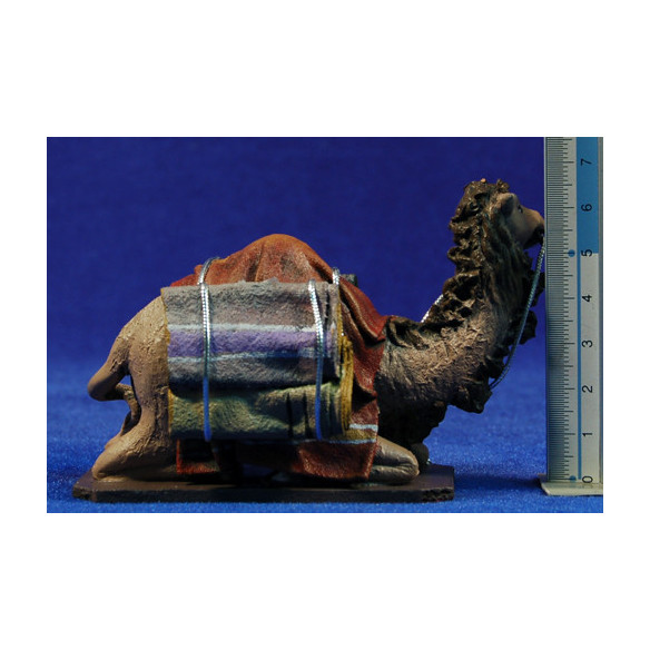 Camello sentado 8 cm ropa y barro Figuralia