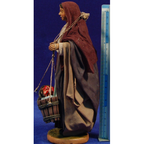 Vecchina con tinozze pesce 20 cm stoffe e terracotta