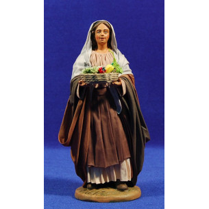 Pastora portando cesta de verdura 20 cm ropa y barro