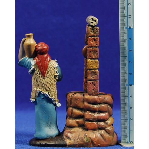 Pastor en pozo 7 cm barro pintado Figuralia
