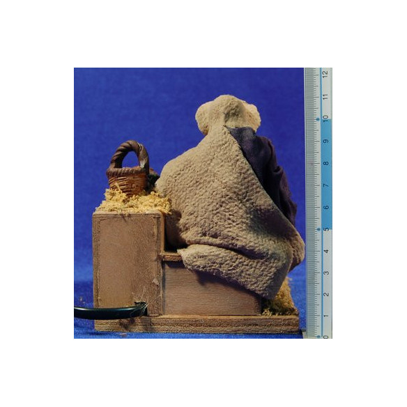 Shepherd basket movement 12 cm clay and clothes