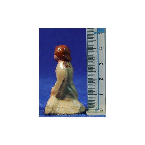 Shepherd addoring with lamb 5 cm clay painted
