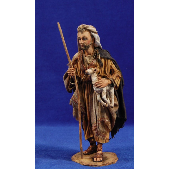 Pastor con cordero brazos 18 cm barro y tela pintada Angela Tripi