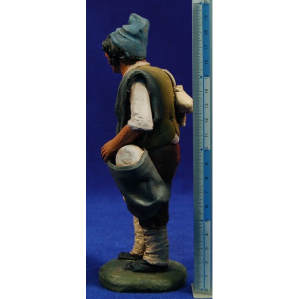 Pastor amb sarró i formatges 18 cm fang pintat