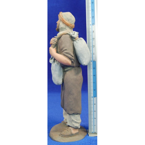 Pastor con sacos 17 cm resina Montserrat Ribes