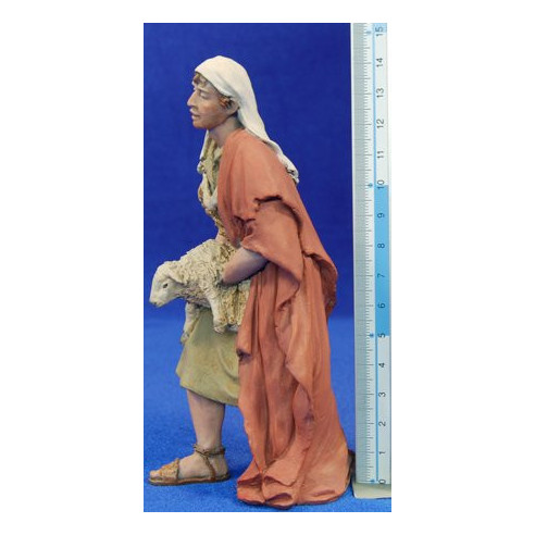 Pastor con cordero 15 cm resina Montserrat Ribes