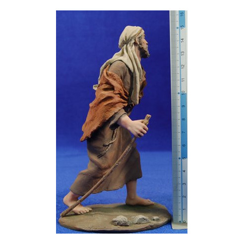 Pastor con saco y bastón 15 cm resina Montserrat Ribes