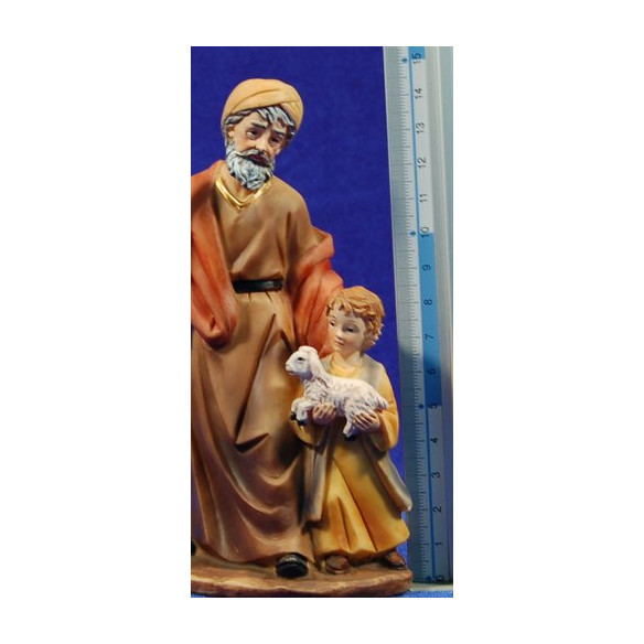 Nonno con il bambino che porta l'agnello 15 cm resina