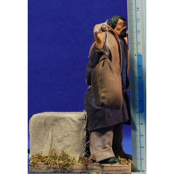 Pastor llevando sacos movimiento 12 cm ropa y barro