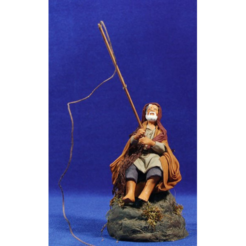 Pescatore su scoglio 13 cm stoffe e terracotta