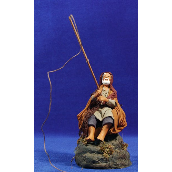 Pescatore su scoglio 13 cm stoffe e terracotta