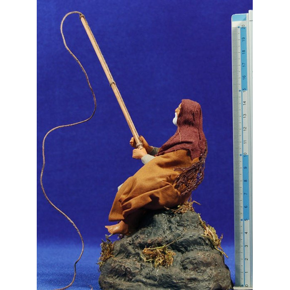 Pescador sentado con caña 13 cm ropa y barro