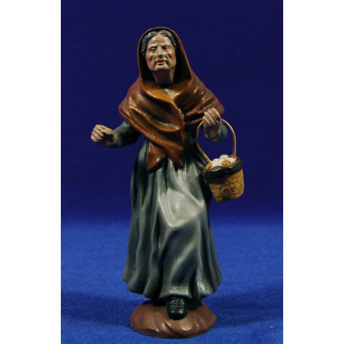 Pastora con cesto huevos 16 cm barro pintado Figuralia