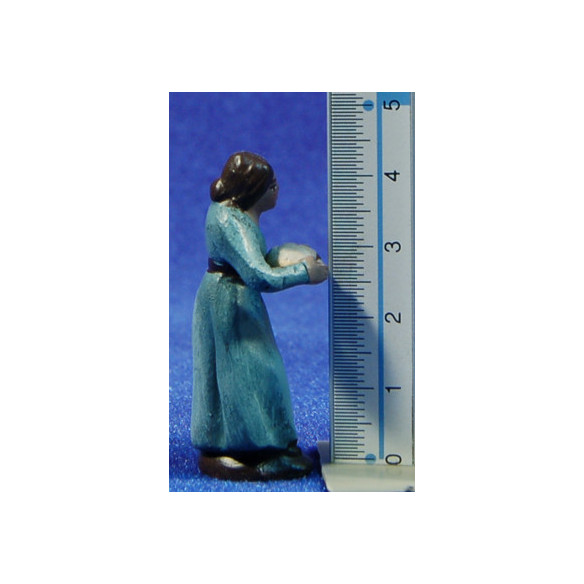 Pastora con pan 5 cm barro pintado Figuralia