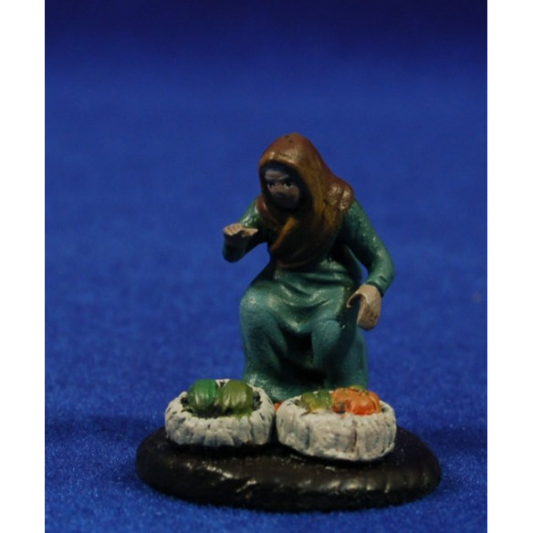 Woman sellin vegetables 5 cm clay painted Figuralia