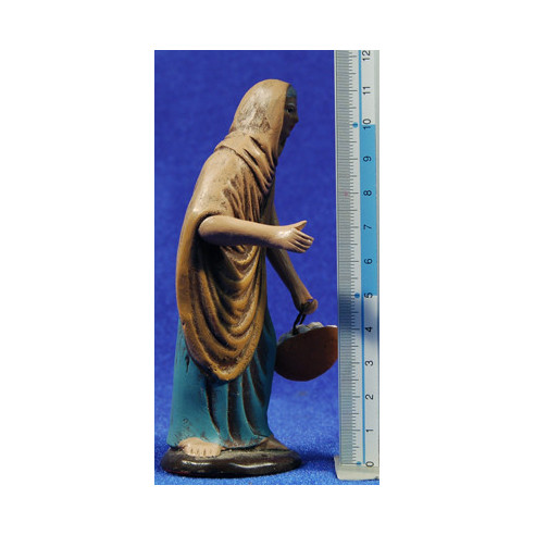 Pastora con huevos 12 cm barro pintado Figuralia