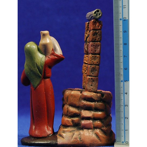 Pastorella nel pozo 7 cm terracotta dipinte Figuralia