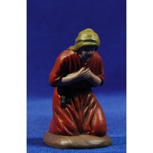 Woman addoring 7 cm clay painted Figuralia