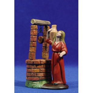 Pastora en pozo 9 cm barro pintado Figuralia