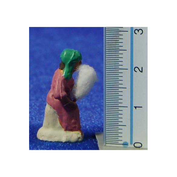 Woman knitting 3 cm clay painted Fabregat