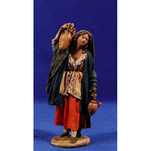 Pastora con jarras 13 cm barro y tela pintada Angela Tripi