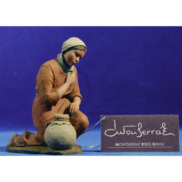 Woman addoring 17 cm resin Montserrat Ribes
