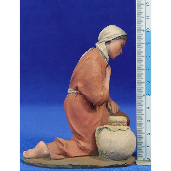 Woman addoring 17 cm resin Montserrat Ribes