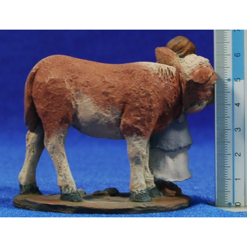 Bambina con vitello 9 cm resina Montserrat Ribes