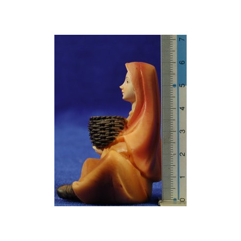 Pastora sentada con cesto 11 cm resina