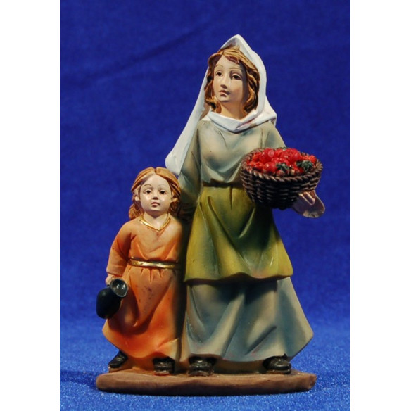 Pastora con niña y cesto de frutas 11 cm resina