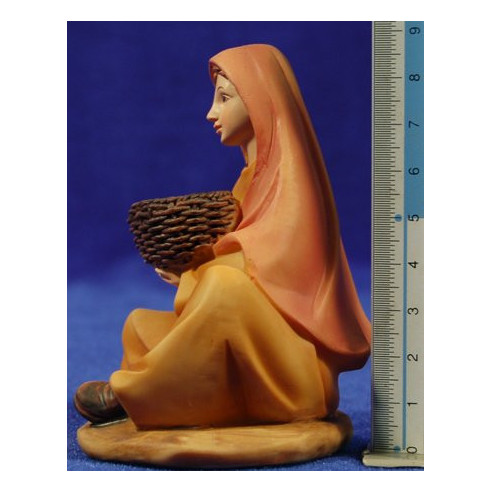 Pastora asseguda amb cistell 15 cm resina