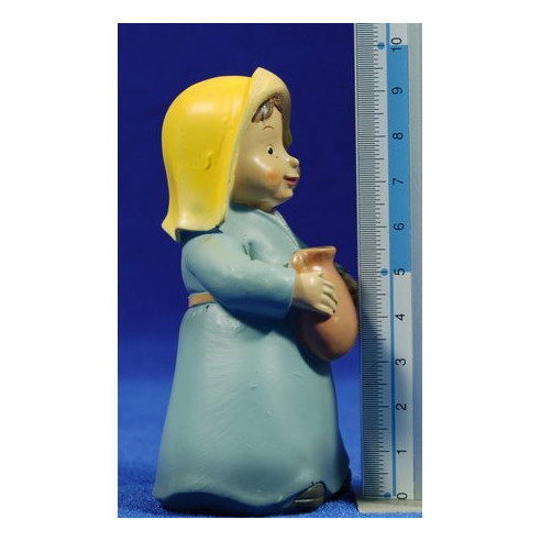 Woman with a jar naïf 10 cm marmolin Oliver