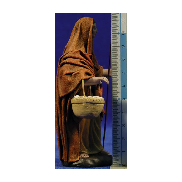 Pastora amb cistell ous 12 cm roba i fang Figuralia