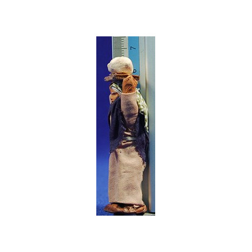 Pastora con un pan en la cabeza 5 cm ropa y barro