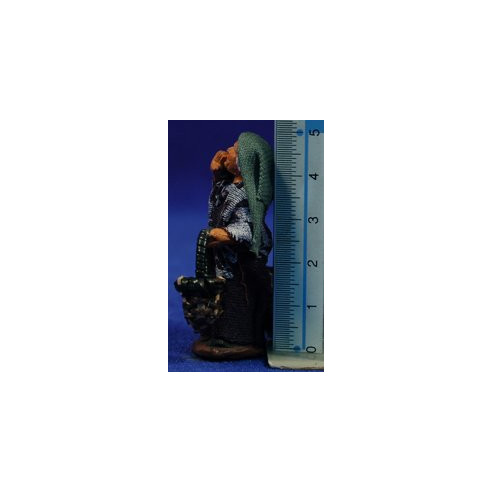 Woman with basket 5 cm clay and clothes