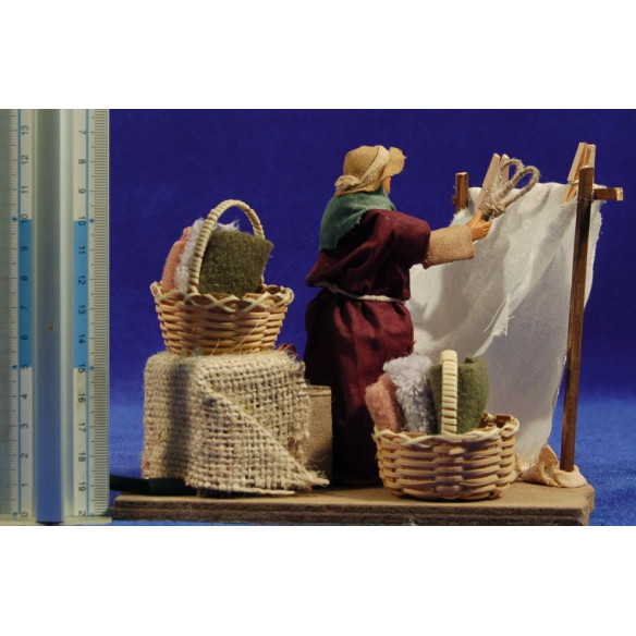 Woman shaking clothes movement 12 cm clay and clothes