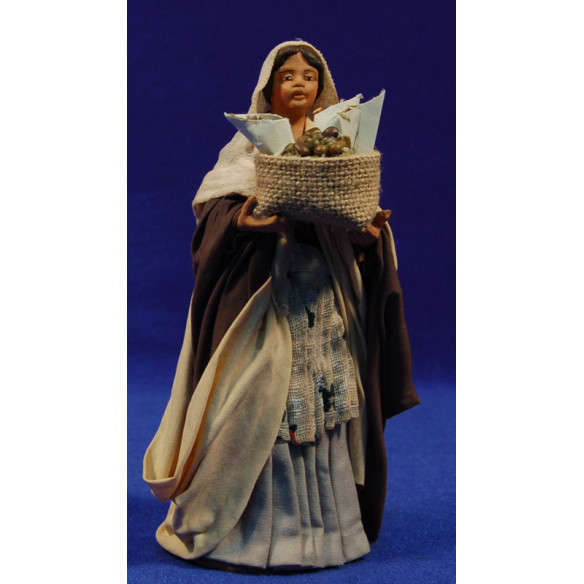 Woman with vegetables 16 cm clay and clothes