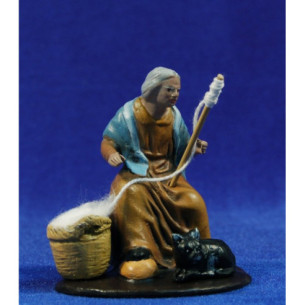 Woman spinning 9 cm clay painted Figuralia
